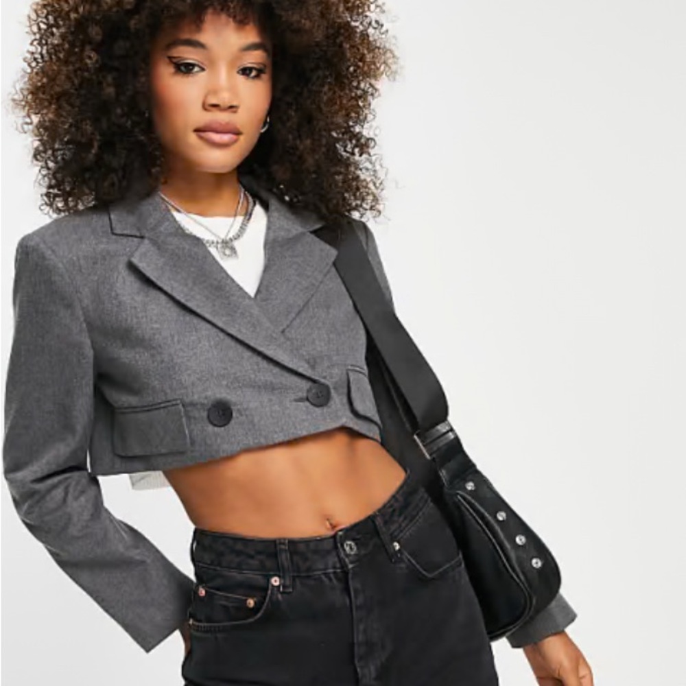 Bershka Cropped Blazer in Grey 
In a size Medium - Picture 3 of 7